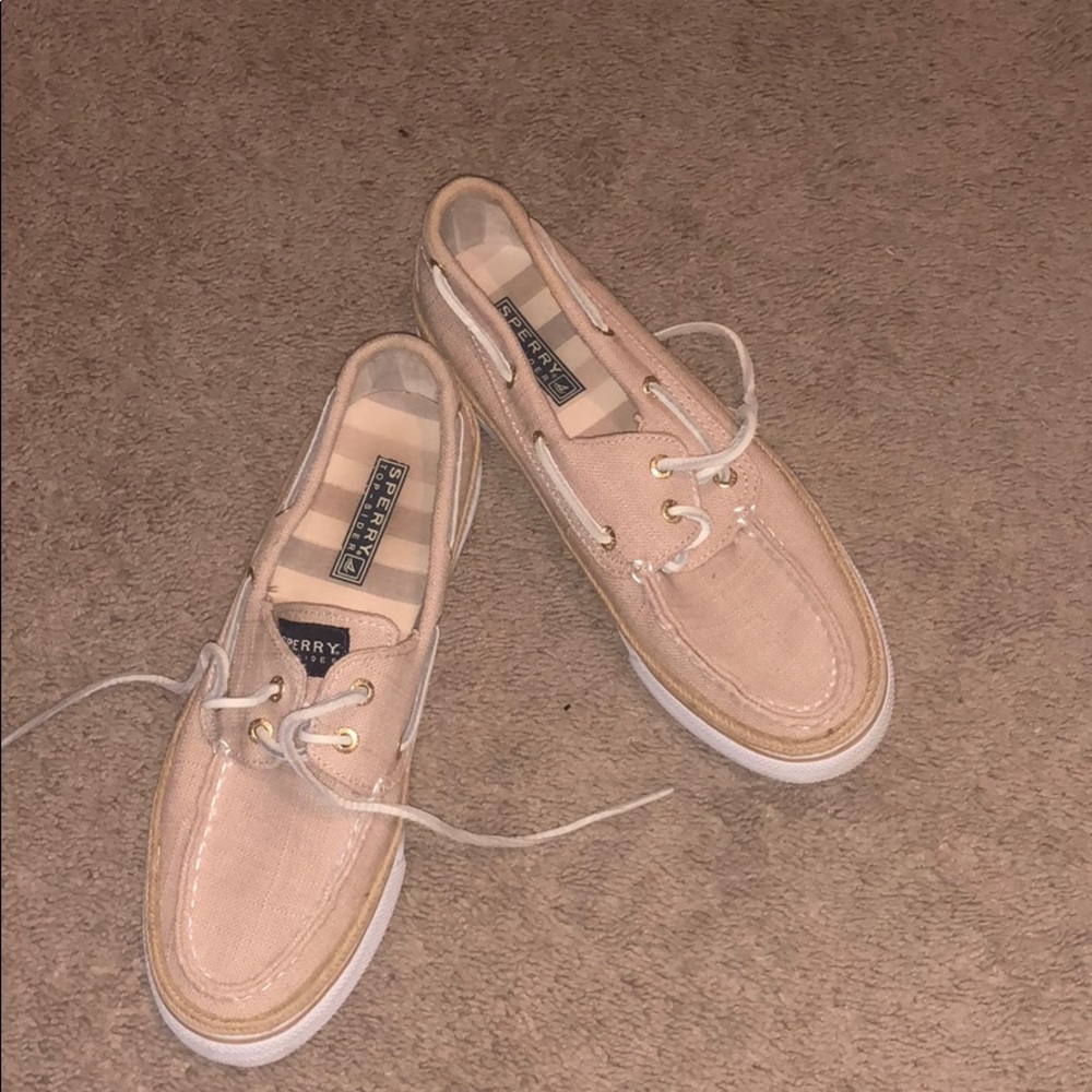 tan/ khaki women’s 7.5 lightly used sperry shoes